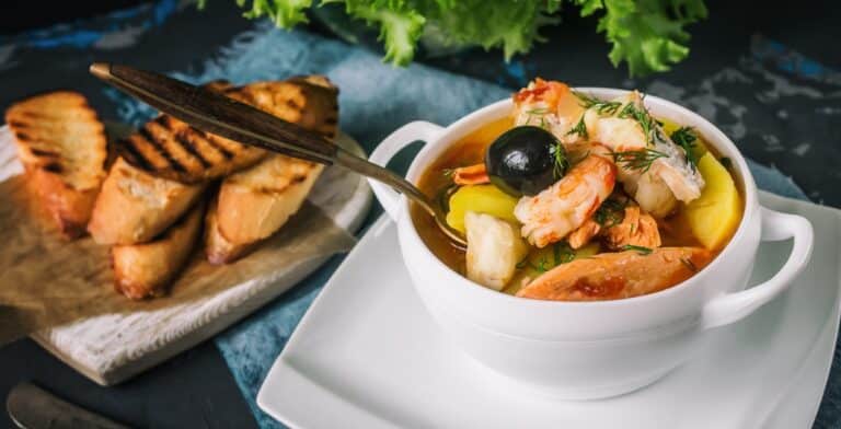 Bouillabaisse traditionnelle à Marseille