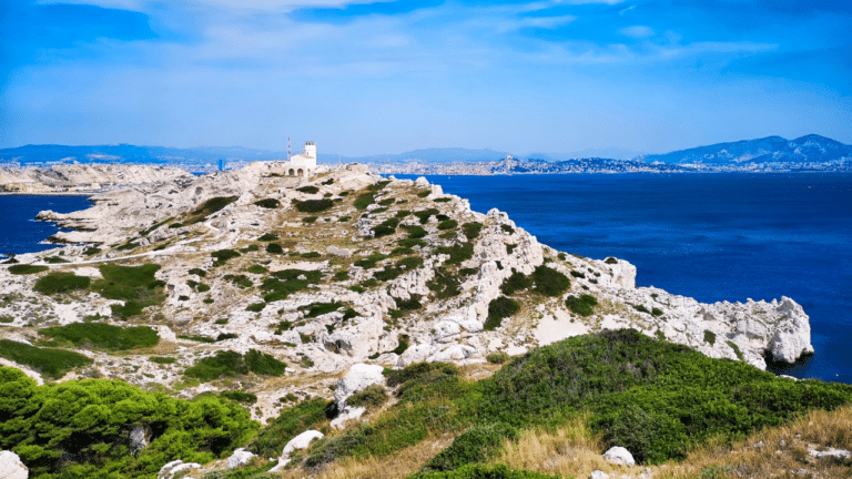 Vue panoramique des îles du Frioul à Marseille