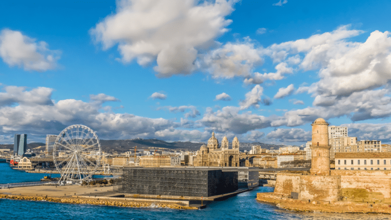 Vue pittoresque du quartier de Noailles à Marseille