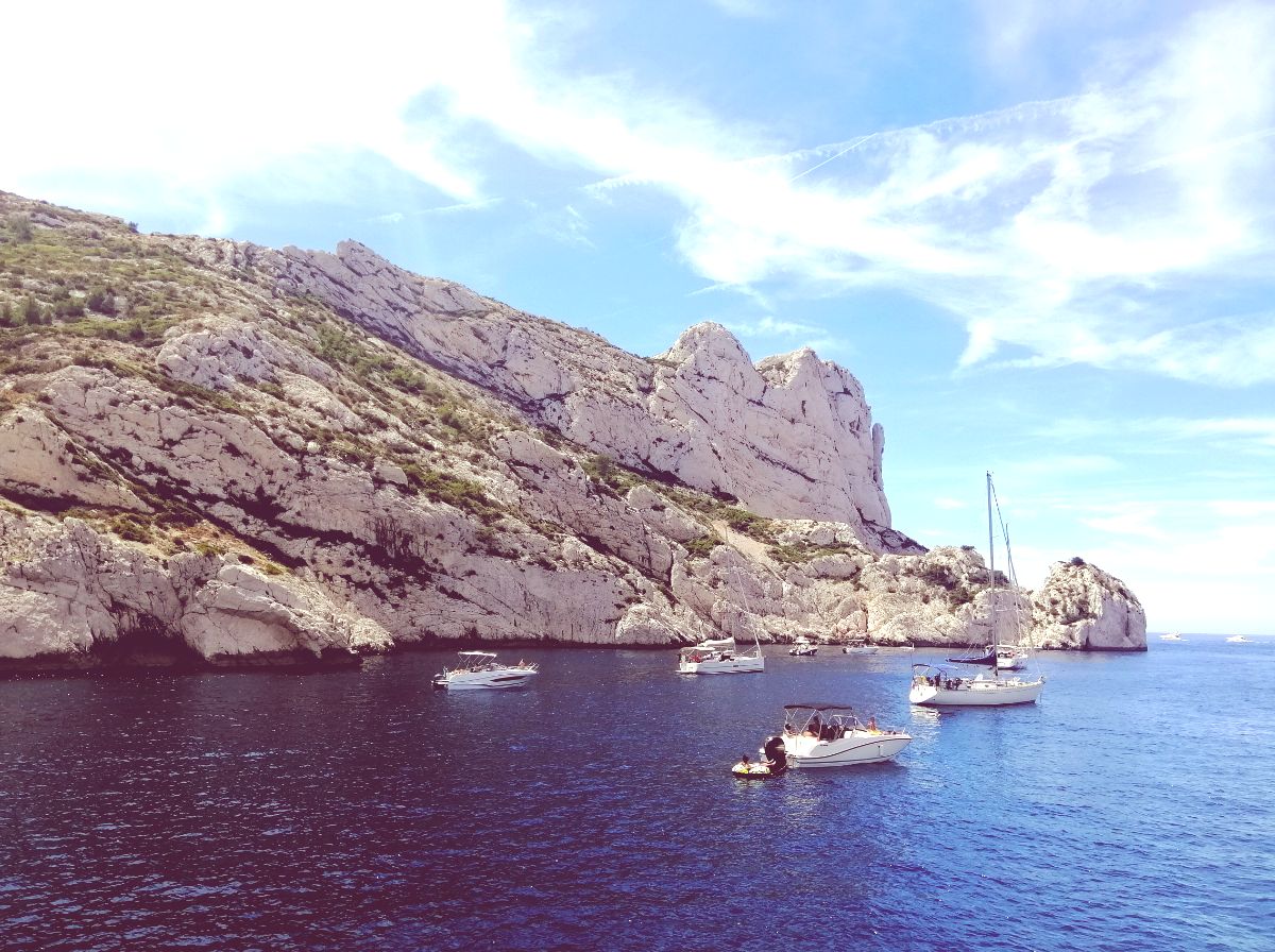 Paysage marin sublime dans les calanques de Marseille