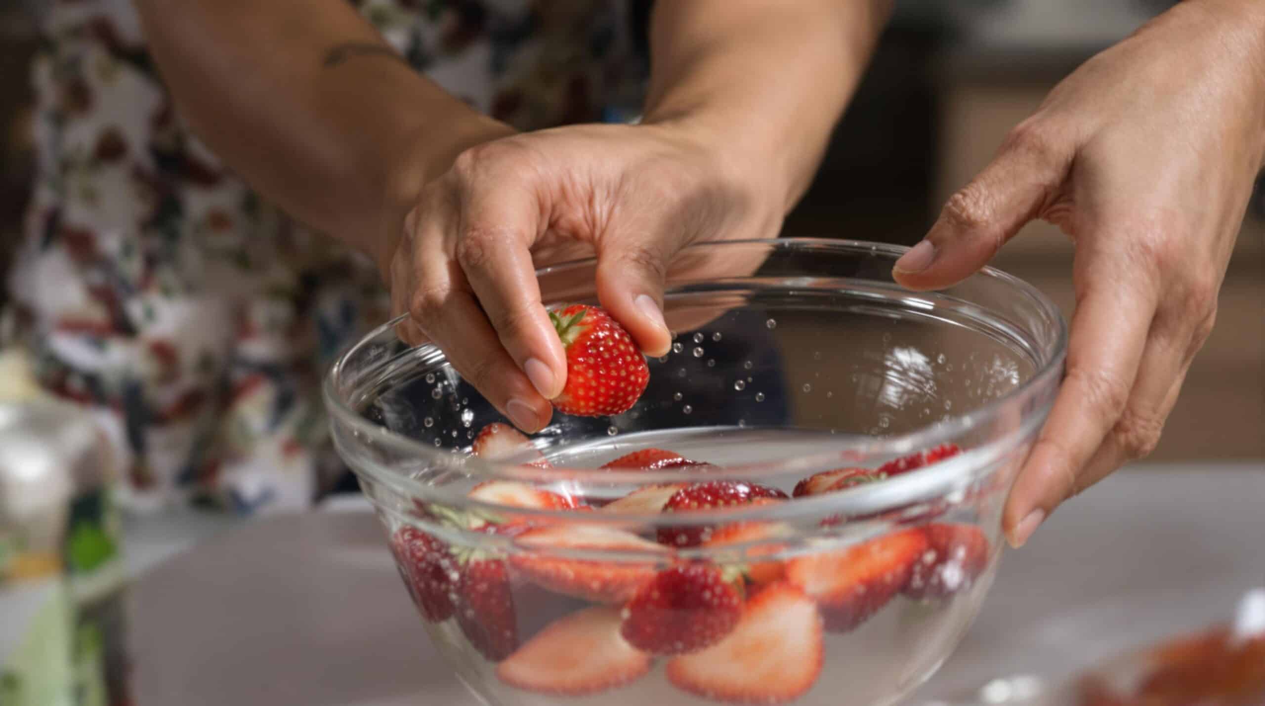 Bien laver ses fraises au printemps