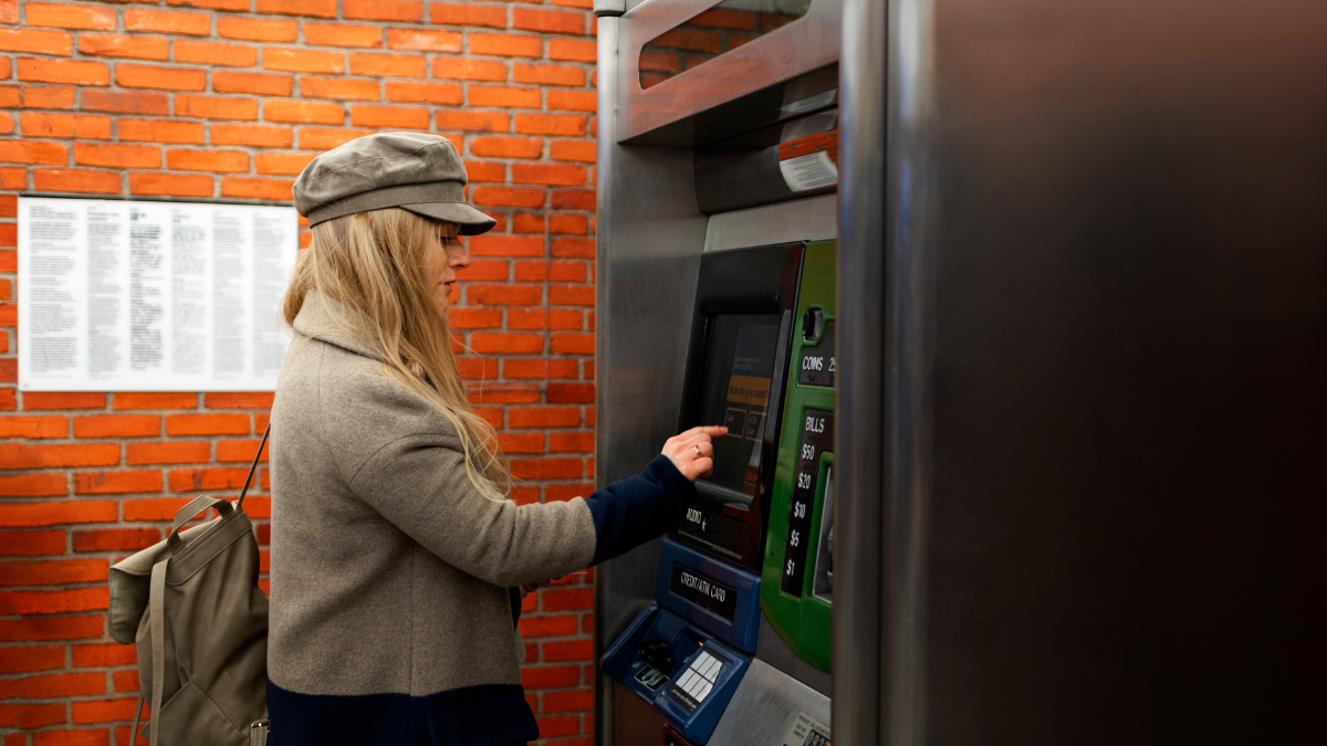 Un billet de 10€ au distributeur