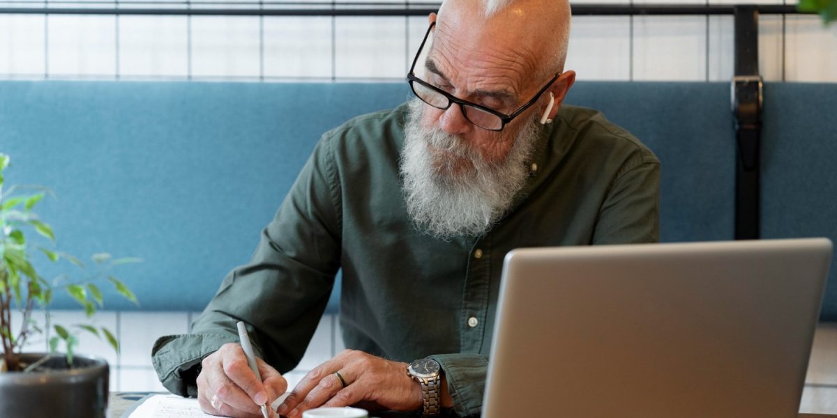senior au travail