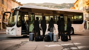 Photo navette blancs passagers bagages spécifiques navette