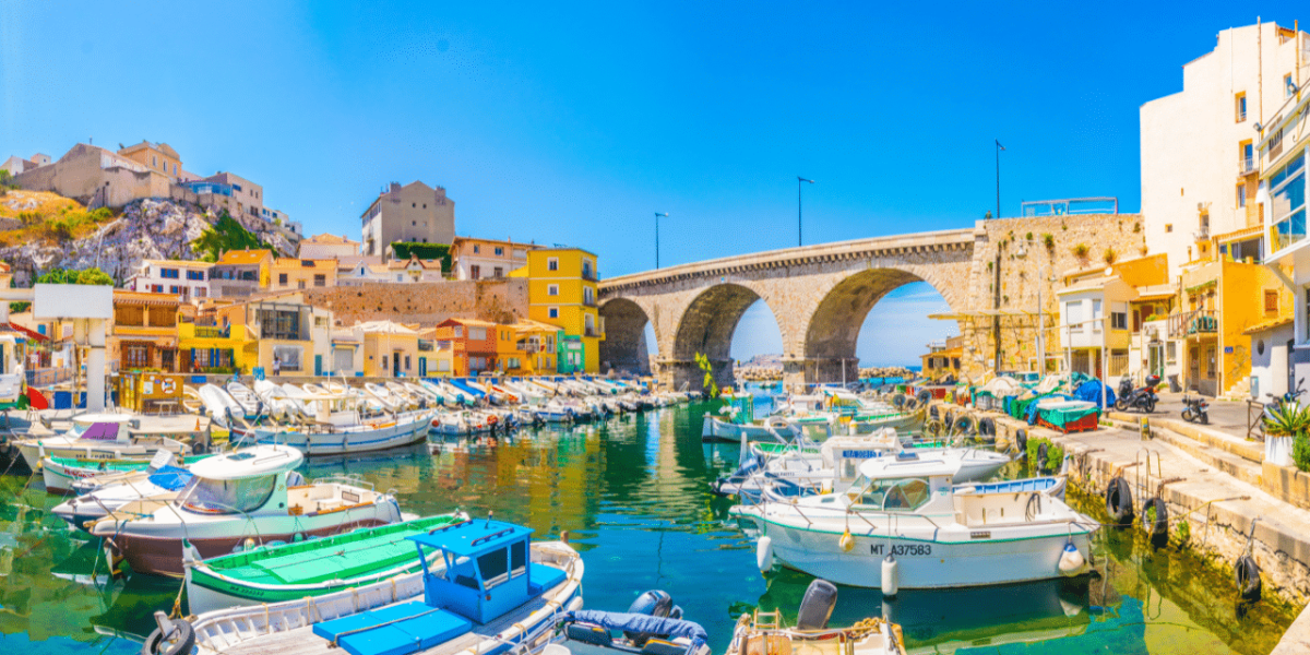 Scène pittoresque du Vallon des Auffes à Marseille