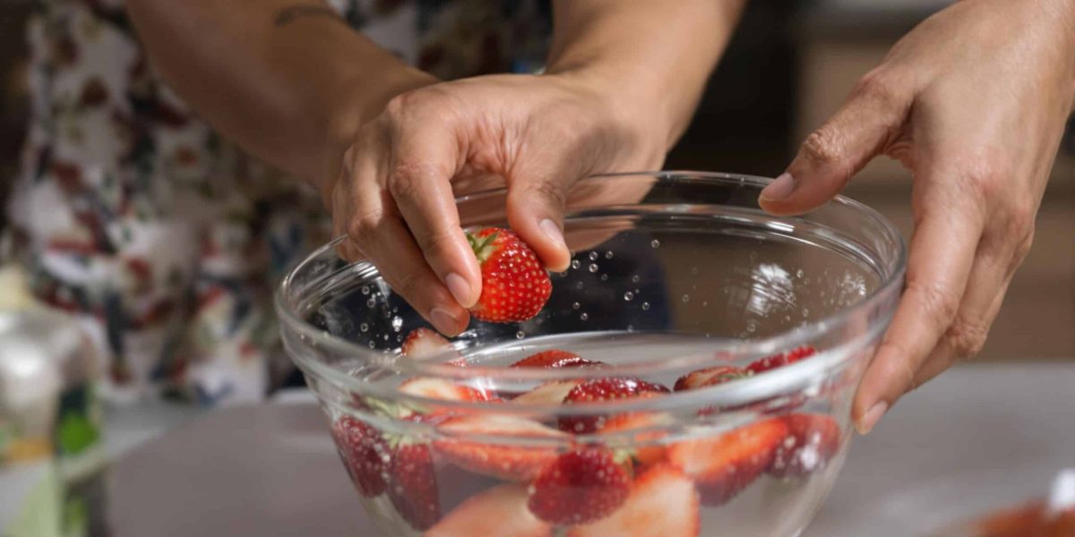 Bien laver ses fraises au printemps