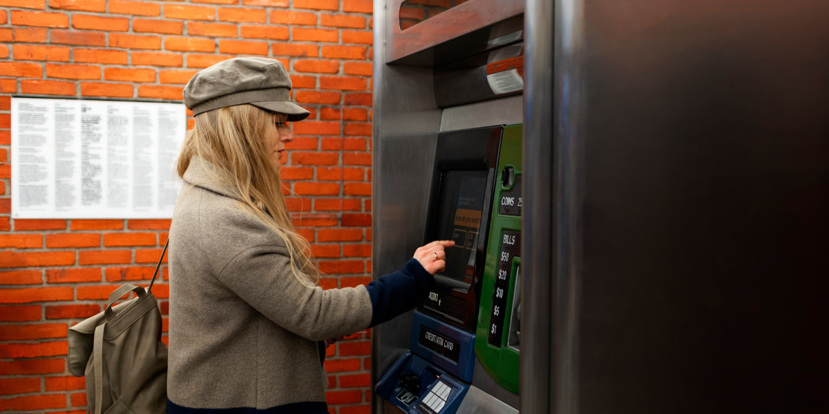 Un billet de 10€ au distributeur